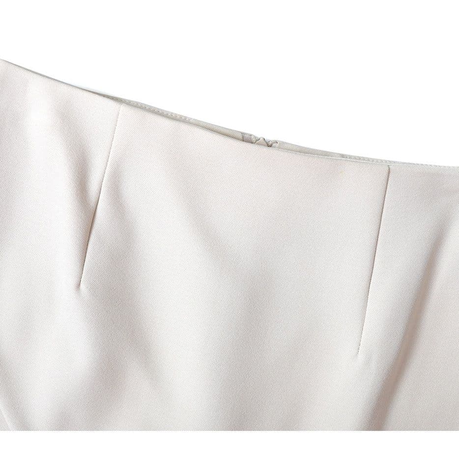 オフィスカジュアル 優美なラインを描く切替フレアスカート