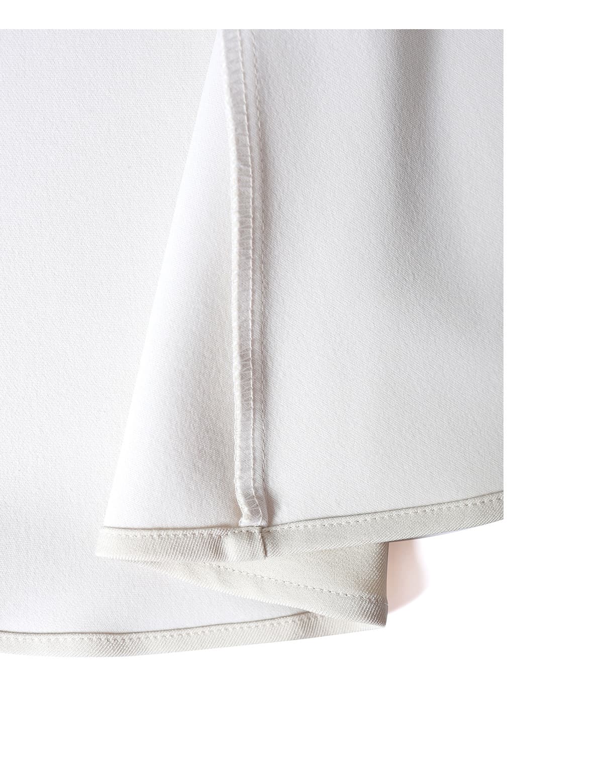 オフィスカジュアル 優美なラインを描く切替フレアスカート