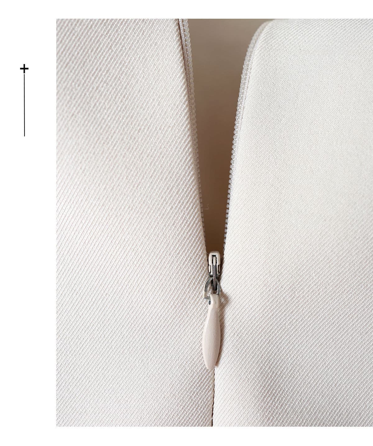 オフィスカジュアル 優美なラインを描く切替フレアスカート