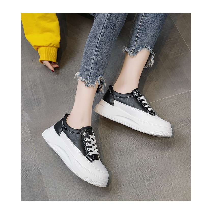  オフィスカジュアル厚底スニーカー