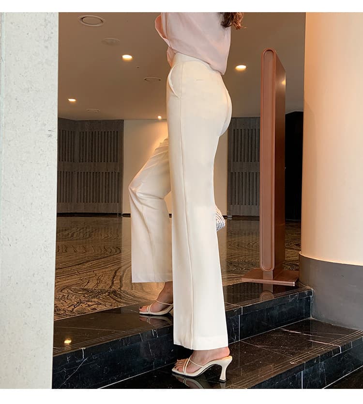 オフィスカジュアル 上品シルエット美脚ストレートパンツ