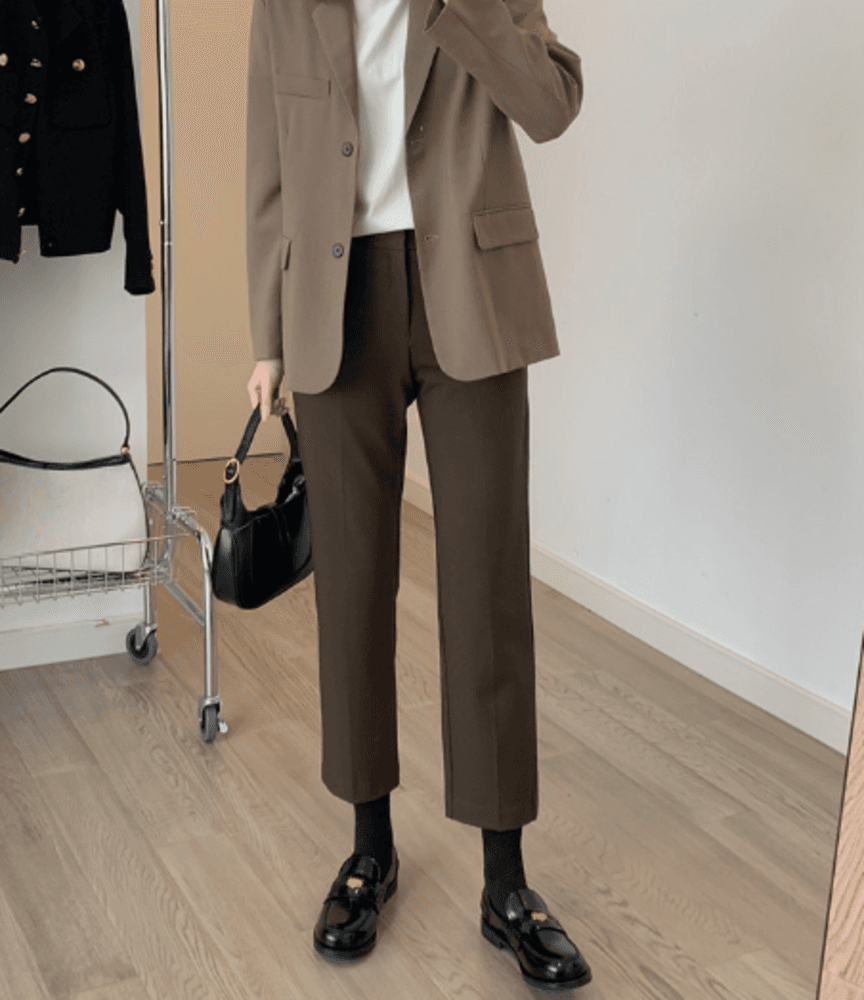 オフィスカジュアル レディース 秋冬に合わせたいマストアイテム パンツ